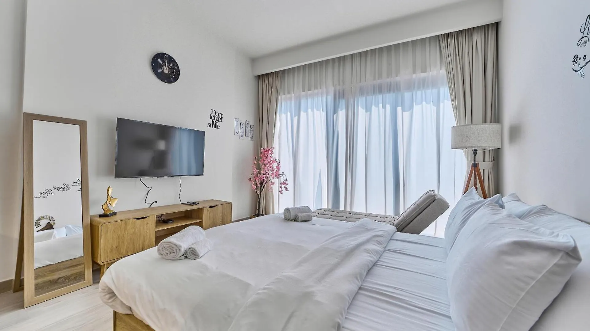 Chic Studio In Azizi Riviera With Modern Amenities Dubai 0*,